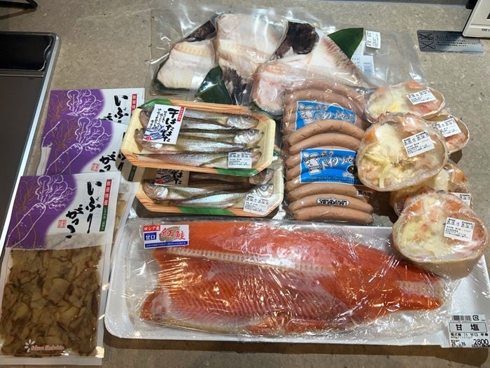 【写真・画像】 藤あや子、故郷・秋田県から取り寄せた品を公開「冷凍冷蔵庫はいっぱいでーす」 　1枚目