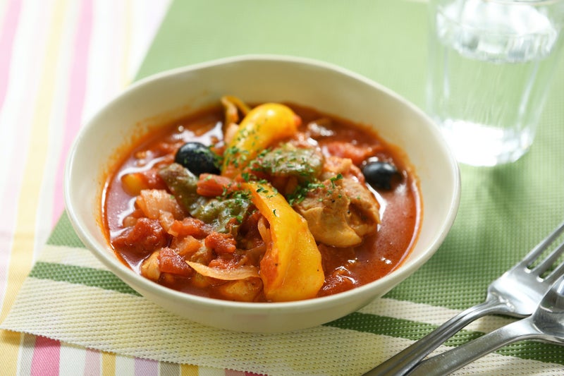 若鶏のバスク風煮込み完成の写真