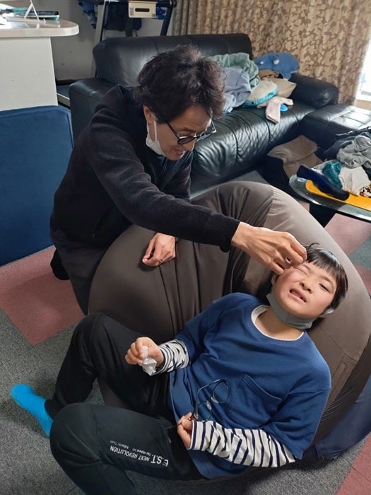 【写真・画像】 山田花子、目が腫れていた次男が受診した結果「パパが眼科に連れて行ってくれた」 　1枚目