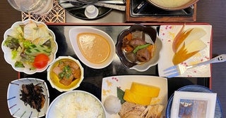 假屋崎省吾、とにかく凄すぎた宿の朝食を公開「めっちゃ豪華」「すごい」の声