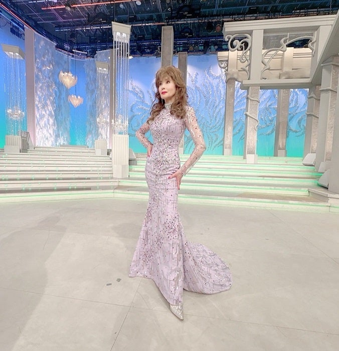 【写真・画像】 小柳ルミ子、お気に入りのドレスを着用した姿を公開「ゴージャス」「お人形さんみたい」の声 　1枚目