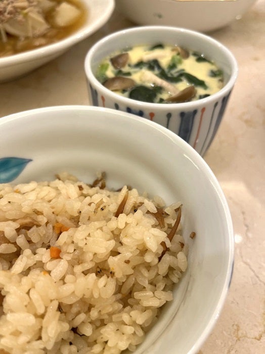  東MAX、お腹いっぱい食べた妻・安めぐみの手料理「まいう～で健康的なご夕飯」 