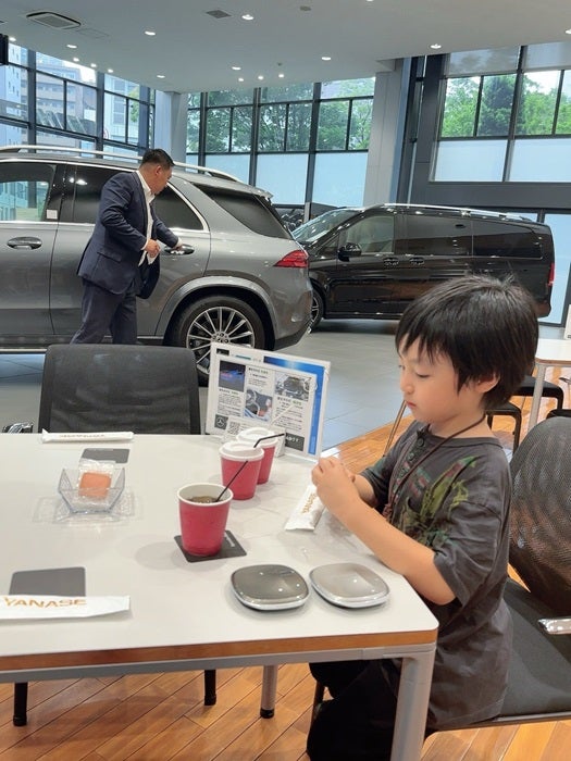 【写真・画像】 アレク、愛車の買い替えを検討し車屋へ「ゲレンデの新型が出るみたいで」 　1枚目