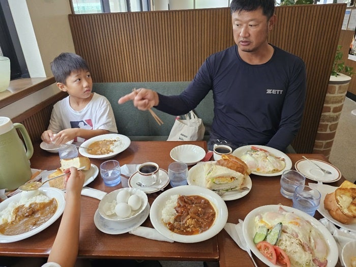 【写真・画像】 小原正子、朝から人気店で堪能した“すごい量”の食事「お腹いっぱい！」 　1枚目