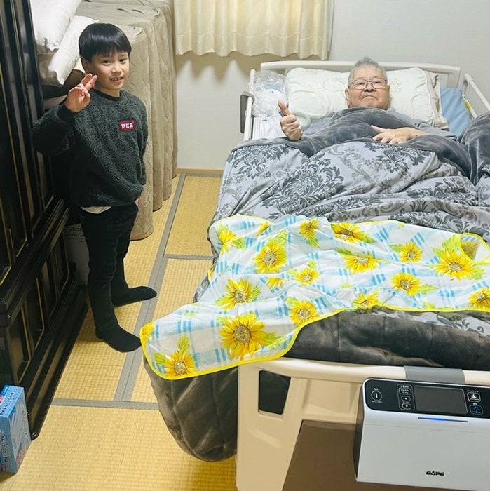 【写真・画像】 ココリコ・遠藤の妻「一時退院」父親が緩和ケア病棟から約2か月ぶりに帰宅「歩けなくなってしまった」 　1枚目