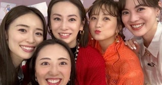 小松彩夏、北川景子らとの集合ショットを公開「大切な仲間」