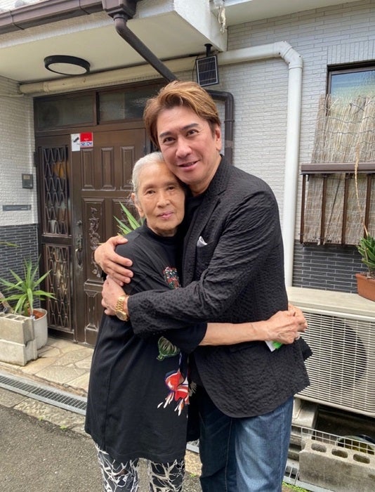 【写真・画像】 川崎麻世、90歳の母親との別れ際の習慣を明かす「最後の瞬間が素敵な思い出になる様に」 　1枚目
