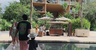 川崎希、メキシコで1泊約35万円の“とにかく凄い”話題のホテル「広すぎて全部は見れてないけど」
