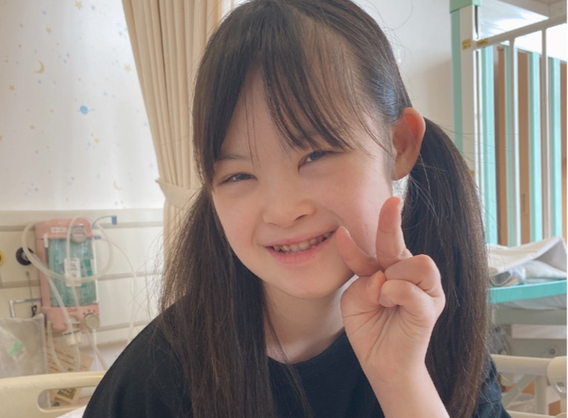 【画像】笑顔でピースをする菜桜さん
