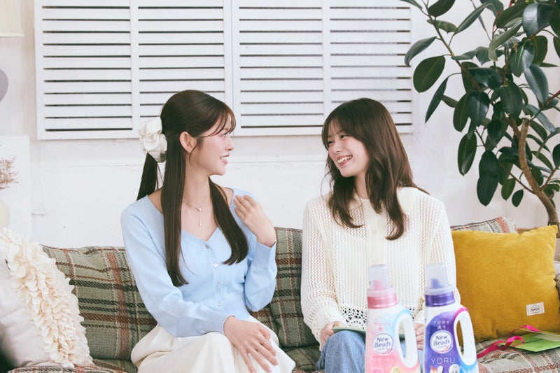 【画像】鈴木ゆうかさんと紺野彩夏さんが話しているカット
