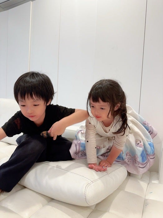 【写真・画像】 川崎希、よく喋るようになった可愛い娘と息子の2ショットを公開「2人が仲良く話してる時間が1番すき」 　1枚目