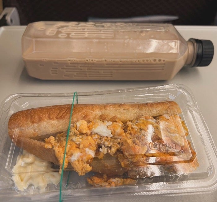 【写真・画像】 ハイヒール・モモコ、新幹線の車内で食べた“貧乏ランチ”を公開「手作りです」 　1枚目