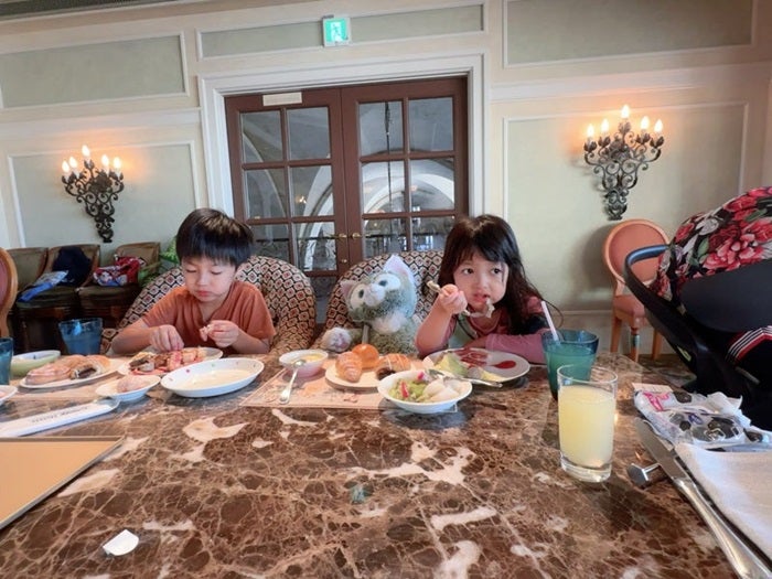 【写真・画像】 川崎希、TDSホテルミラコスタで堪能した豪華な朝食「シェフがテーブルまで運んできてくれる」 　1枚目