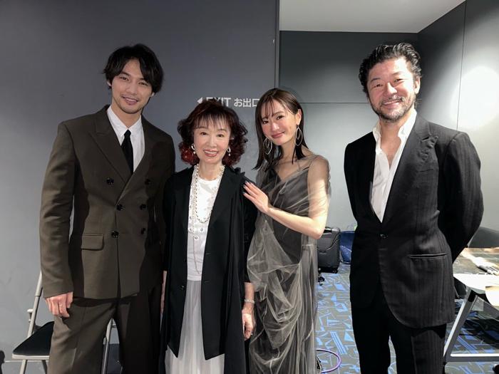 【写真・画像】 三田佳子、福士蒼汰らとの集合ショットを公開「劇場はお客様でいっぱいでした」 　1枚目