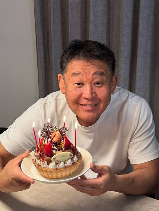 【写真・画像】 花田虎上の妻、サウジアラビアから帰宅した夫の土産を公開「怪我も病気もなく無事に」 　1枚目