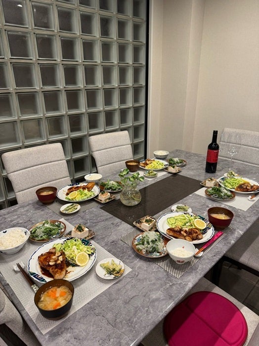 【写真・画像】 堀ちえみ、娘の彼氏も一緒に食べた夕食「お腹の底から笑ってます」 　1枚目