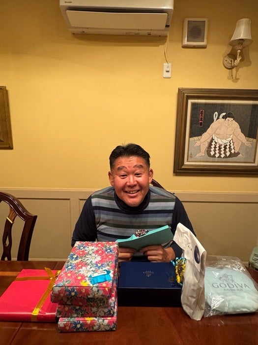 【写真・画像】 花田虎上、沢山貰った誕生日プレゼントを公開「皆様感謝しております」 　1枚目