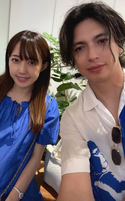 【写真・画像】 川崎希、夫・アレクと色を合わせたコーデを公開「気に入ってるボッテガのセットアップ」 　1枚目