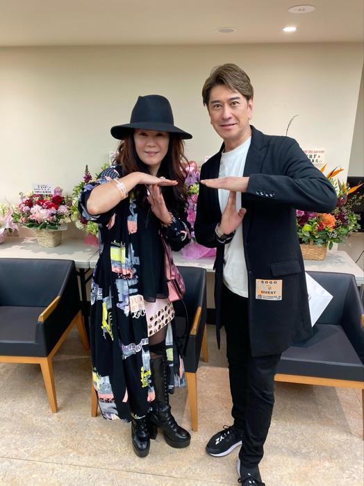 【写真・画像】 川崎麻世、TRFのライブで初めて会った人物との2ショットを公開「いろいろ話せて楽しかった」 　1枚目