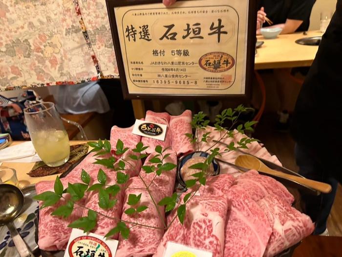 【写真・画像】 ハイヒール・モモコ、久々に訪れた沖縄県で会員制の店へ「肉まみれでした」 　1枚目
