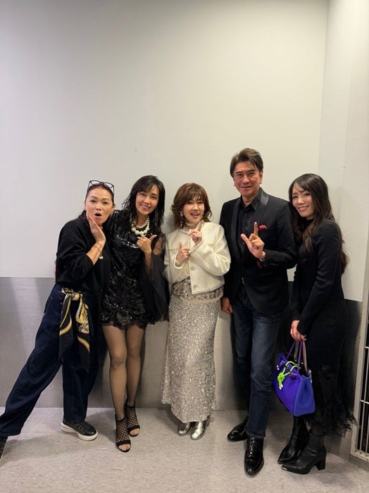 【写真・画像】 川崎麻世、早見優＆松本伊代らの集合ショット公開「アイドル時代の仲間」 　1枚目