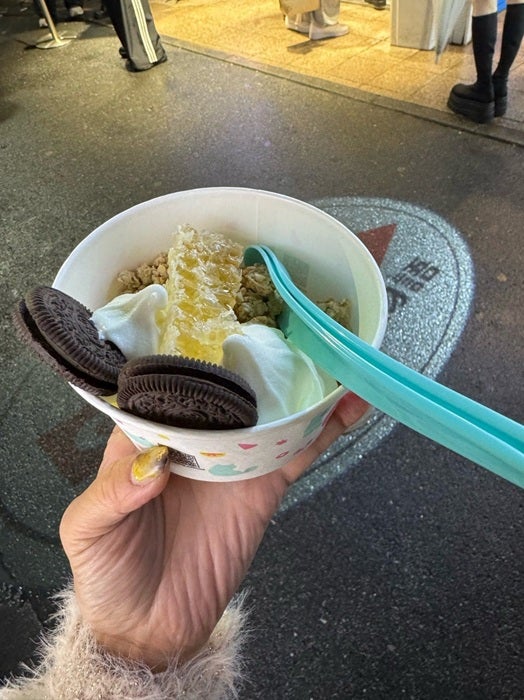 【写真・画像】 堀ちえみ、行列のヨーグルトアイス専門店を訪問「コレはクセになるなぁ」 　1枚目