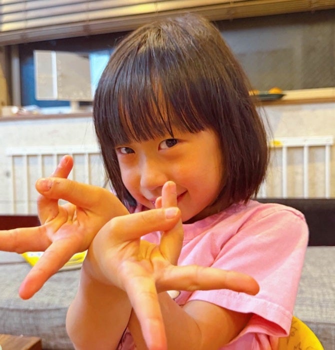 【写真・画像】 パンサー尾形の妻「お口がとんでもない」反抗期の娘と朝から言い合いのバトル「途中パパが止めに入って」 　1枚目