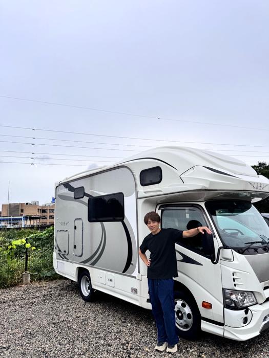 【写真・画像】 杉浦太陽、愛車との2ショットを公開「車検 いってらっしゃい！！」 　1枚目