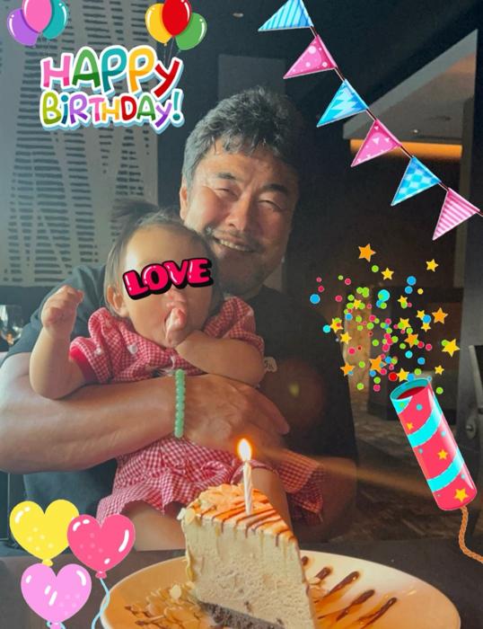 【写真・画像】 北斗晶、孫と一緒に夫・佐々木健介の58歳の誕生日をお祝い「幸せそう」「おめでとう」の声 　1枚目