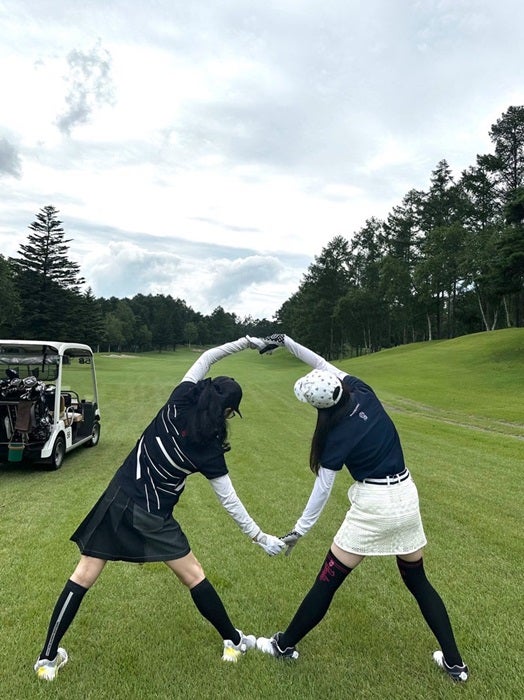 【写真・画像】 藤あや子、17歳の孫とゴルフを満喫「いい関係で素敵」「スタイル抜群」の声 　1枚目