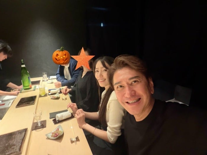 【写真・画像】 川崎麻世、妻らとのWデートで予約困難な鮨屋へ「楽しみがまた増えました」 　1枚目