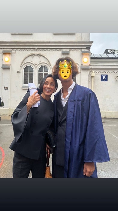 【写真・画像】 中村江里子、高校を卒業した息子との2ショット「9月からは離れ離れです」 　1枚目