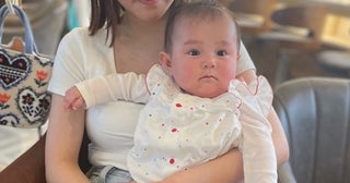 山本圭壱、妻・西野未姫と娘と合流して外食「にこりちゃんとお散歩していたらしく」