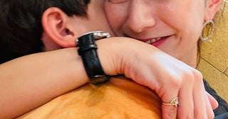 スザンヌ、息子の運動会を報告しハグショットを公開「ほんとよく頑張ったね」