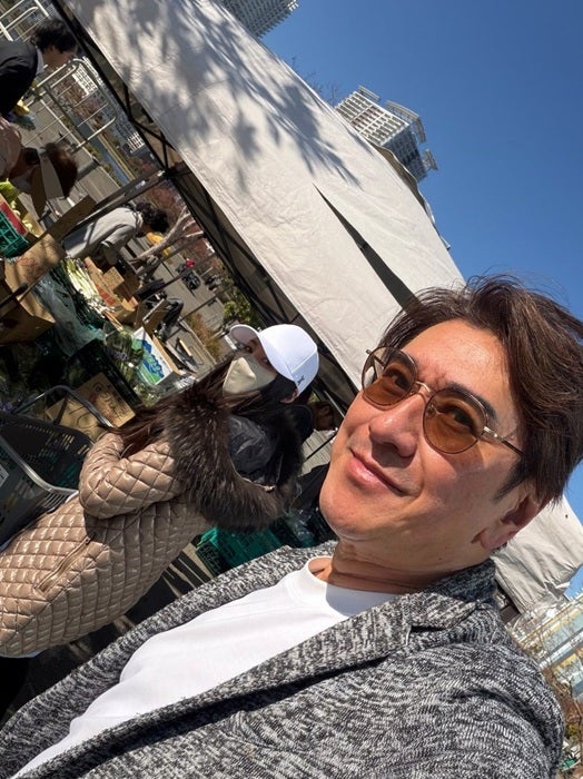 【写真・画像】 川崎麻世、妻らとセール品を購入するために訪れた場所「100人以上の列が」 　1枚目