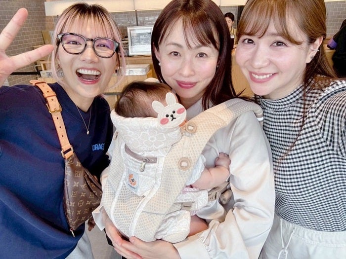 【写真・画像】 大堀恵、久しぶりに再会した元AKB48同期メンバーとの集合ショットを公開「2人の聖母感に次女もニコニコ笑顔」 　1枚目