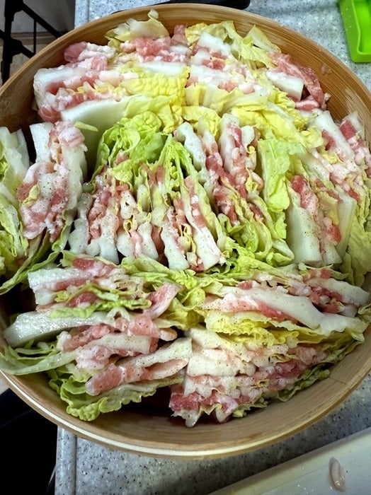 【写真・画像】 北斗晶、夫・佐々木健介との撮影後に作った手料理「畑で採れた白菜で」 　1枚目