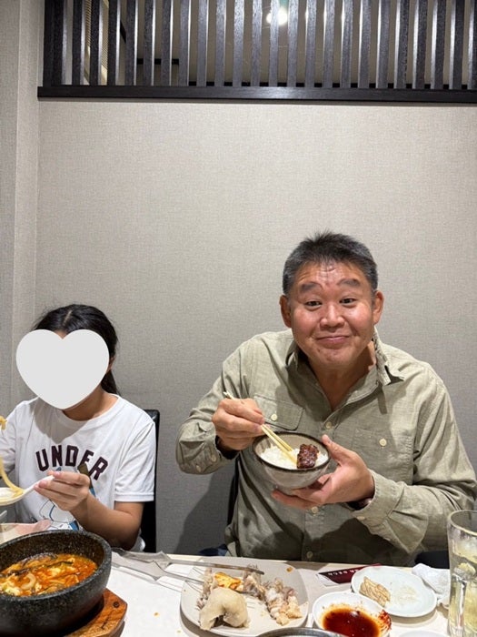 【写真・画像】 花田虎上、次女のリクエストで週末恒例の焼肉へ「お腹いっぱいです」 　1枚目