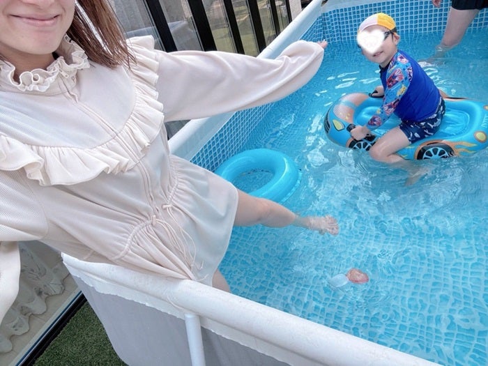 【写真・画像】 辻希美、自宅バルコニーでのプール開きの様子を公開「本格的に熱くなったから」 　1枚目