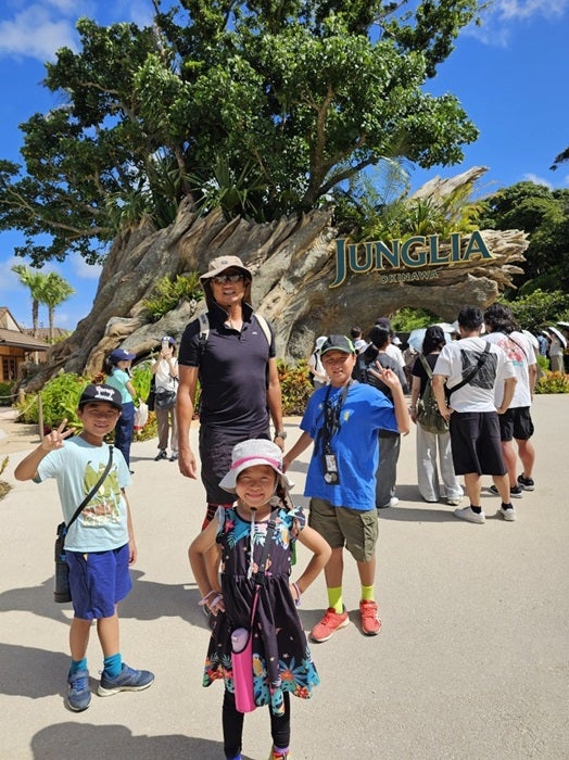 【写真・画像】 小原正子、プレミアムパスで楽しんだ沖縄のテーマパーク「買っといてよかったです」 　1枚目