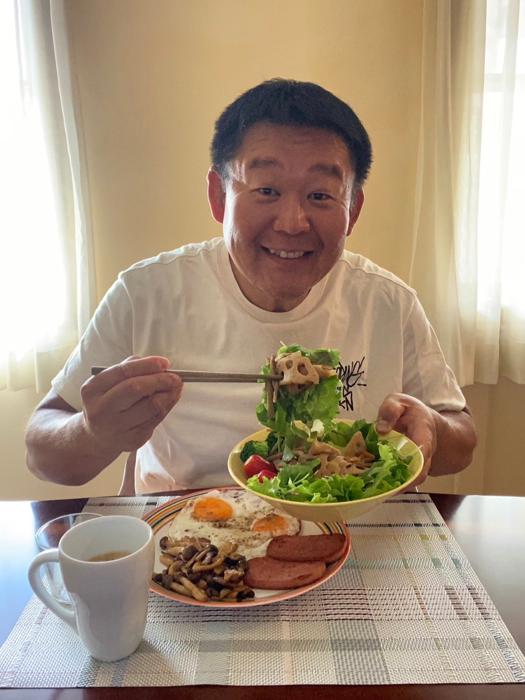  花田虎上、自炊した“ホテルのバイキング”のような朝食を公開「美味しそう」「豪華」の声  1枚目