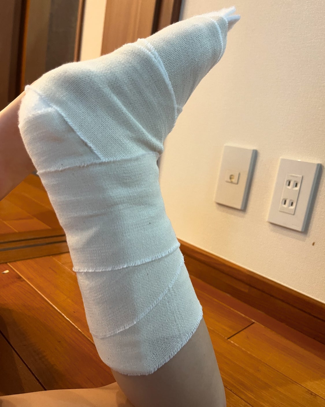 【写真・画像】 東尾理子、次女の足の腫れが3か月治らずレントゲンを撮った結果「え、嘘でしょ。と同時に」 　1枚目