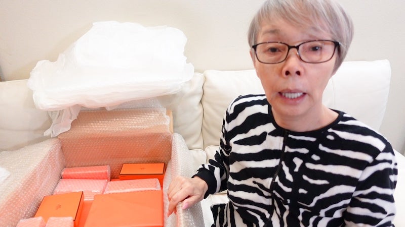 【画像】『HERMES』の箱と研ナオコさん