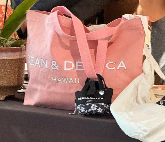 【写真・画像】 「かなりミラクル」ハワイの店で発売当日に3時間並んでゲットしたもの「これは、、行かねばと」 　1枚目