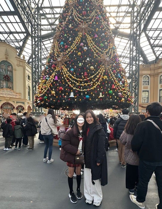 【写真・画像】 花田虎上の妻、クリスマス仕様のディズニーを満喫「かわいかったなー」 　1枚目