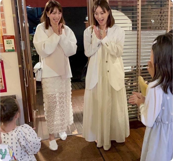 【写真・画像】 蛯原英里、誕生日を迎え姉・友里家族と外食「子どもたちが私たちを出迎えてくれました」 　1枚目