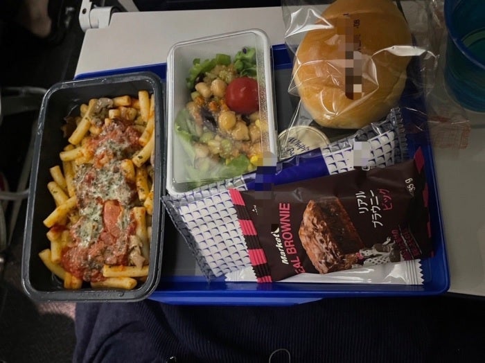  ハイヒール・モモコ、ラスベガスへの渡航中に堪能した機内食を公開「プライベートは、エコノミーが多い」  1枚目