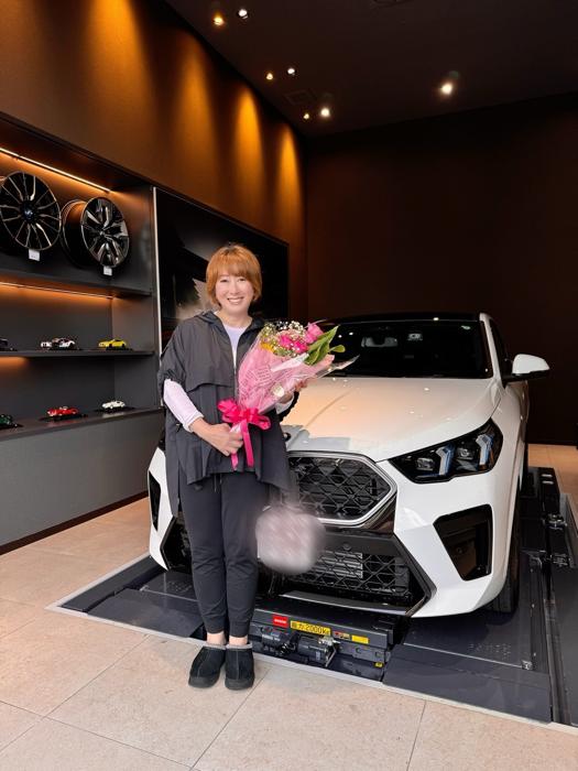 【写真・画像】 元おニャン子・内海和子「今回で4台目のBMW」納車された車との2ショットを公開「末永くお世話になれたら」 　1枚目