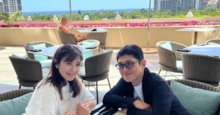 薬丸裕英、ハワイで撮影した妻・石川秀美さんとの2ショットを公開「ホテルランチ」