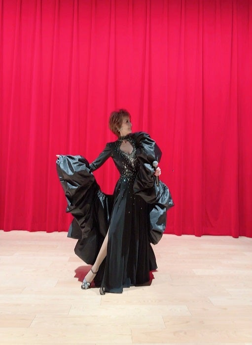 小柳ルミ子、帝国ホテルでの黒ドレス姿を公開「豪華」「素晴らしい」の声  1枚目